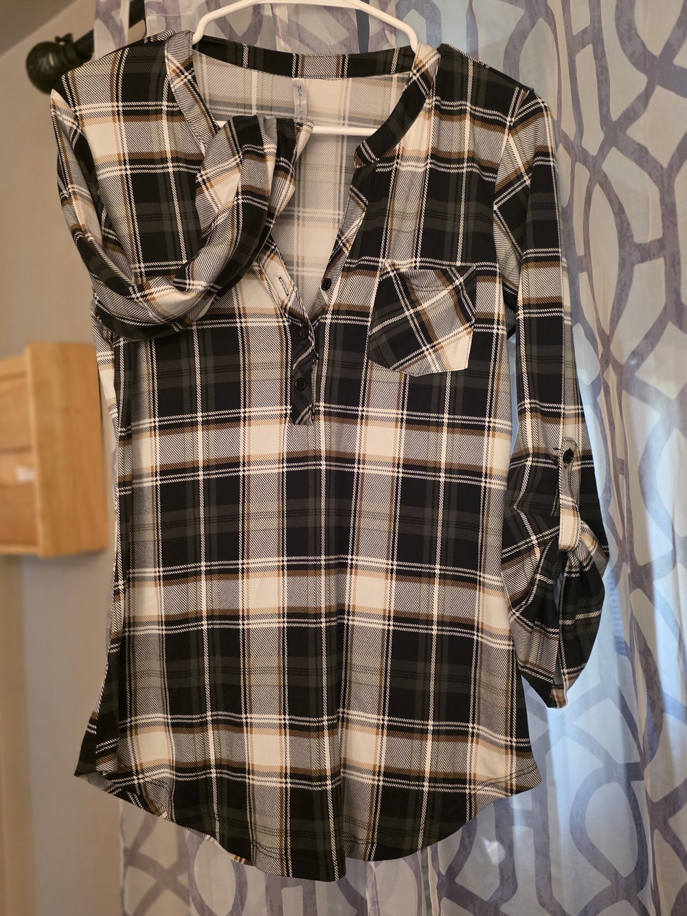 Plaid Long Sleeve V-Neck Button-Front Women’s Top - Size M